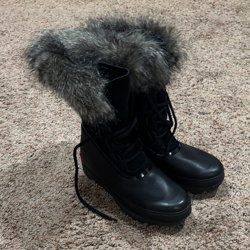 Sorel Black Boots with Gray Fur Trim